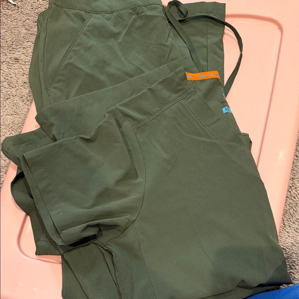 Women’s scrub top and scrub bottom